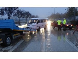 Bursa’da yağmurla gelen kazada 5 kişi yaralandı