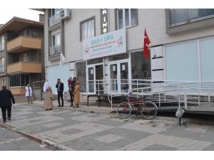 Göçmen sağlık merkezini soydular