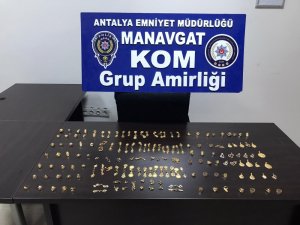 Yabancı uyruklu şahsın arabasında gümrük kaçağı altınlar ele geçirildi