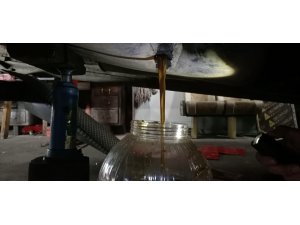 Yabancı plakalı aracın yakıt deposunda kaçak bal ele geçirildi