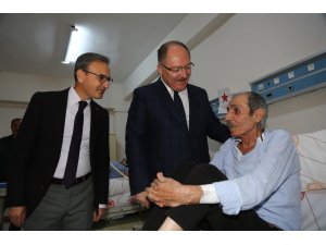 Sivas Belediye Başkanı Hilmi Bilgin'den hastalara "geçmiş olsun" ziyareti