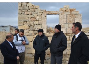 DÜZELTME - "Erzurum Valisi Okay Memiş'ten Arif Sağ'ın doğduğu mahalleye ziyaret" başlıklı haberimizin son paragrafında, Aşkale Belediye Başkanının adı, sehven "Enver Başaran" olarak yer almıştır