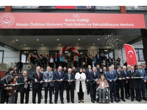 Bakan Selçuk 5 yıldızlı otel konforundaki huzurevini açtı