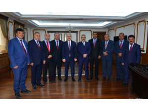 Vali Akın, Ustalar Müzik ve Oyun Topluluğu ile buluştu