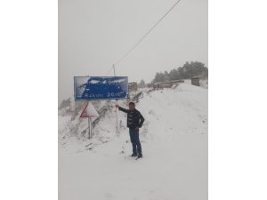 Sivas'ın yüksek kesimlerine kar yağdı