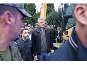 Kosova Cumhurbaşkanı'nın Dıraç ziyareti sırasındaki deprem paniğe yol açtı