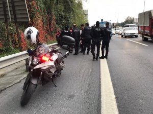 Motosikletli polise bir başka motosikletli polis çarptı: 2 polis yaralı