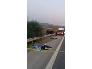 Otoyolda lastik değiştiren 4 kişiye tır çarptı: 3 ölü, 1 yaralı