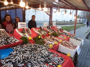 Havalar soğudu hamsi fiyatları tavan yaptı