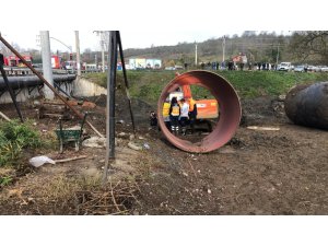 Su boru hattı çalışmasında göçük, 1 işçi göçük altında kaldı