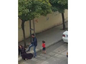 Sokak ortasında kadına şiddet kamerada