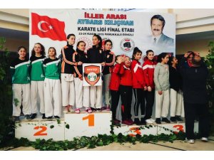 Salihli Belediyespor karatede rakip tanımıyor