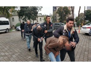 Yunus polisi otomobilde esrar ele geçirdi: 4 gözaltı