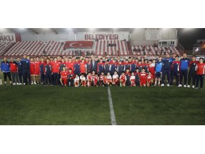 Bayraklı Belediyesi Futbol A takımı sezonu açtı