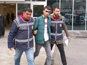 Otobüs muaviniyle akrabasının, Afganistan uyruklu kişiyi gasbettiği iddiası