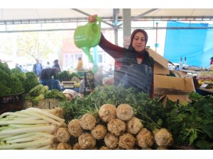 Uşak’ta semt pazarlarının gözdesi karnabahar ve lahana oldu