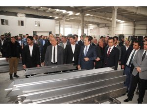 Vali Pehlivan, Cizre OSB’de çelik kapı fabrikasının açılışını gerçekleştirdi