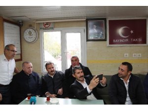 Cumhurbaşkanı Erdoğan, taksi durağında çay içti