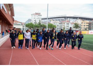 Fenerbahçe Kulübü, kadına şiddete karşı gösteri koşusu düzenledi