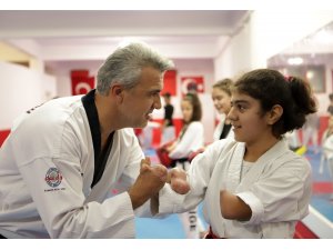 Dünya şampiyonu engel tanımıyor