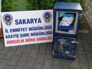 Sakarya’dan çaldıkları çelik kasayla Ankara’da yakalandılar