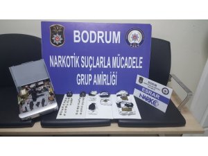 DVD içinden uyuşturucu çıktı