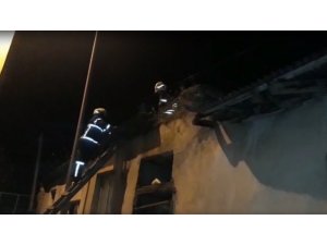 Soba bacasındaki tıkanıklık nedeniyle çıkan yangın korkuttu