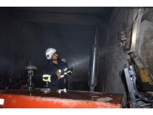 Hatay’da hurda deposu kundaklandı