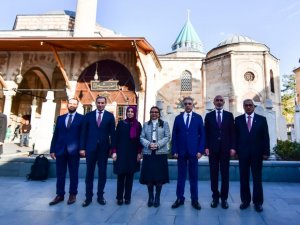 Ticaret Bakanı Ruhsar Pekcan, Mevlana Müzesi'ni ziyaret etti