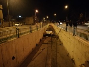 Otomobil kanala uçtu: 1 yaralı