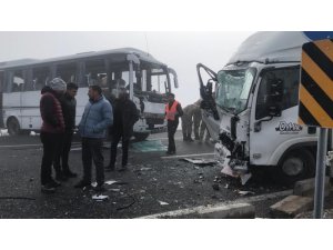 Sarıkamış’ta zincirleme trafik kazası: 20 yaralı