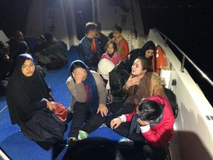 İzmir’de 58’i çocuk 127 düzensiz göçmen yakalandı