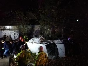 Ehliyetsiz ve alkollü sürücünün kullandığı araç devrildi: 2 yaralı