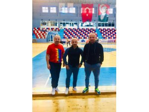 Kasım kardeşler, yönettikleri üç takımla hokeye renk katıyor