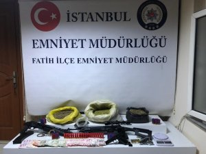 Fatih’te uyuşturucu ticareti yapan şahıslara operasyon: 3 gözaltı