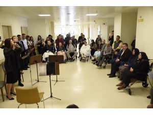 Anadolu Üniversitesi öğrencileri hastanede klasik müzik konseri verdi