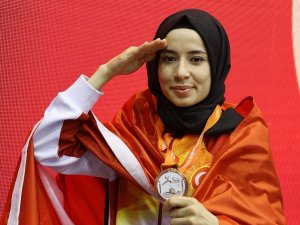 Kayseri’nin altın kızı Hayriye Türksoy yarı final maçına çıkacak