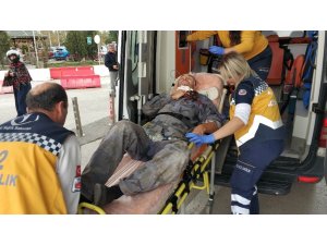 Odun keserken kendi boğazını kesti