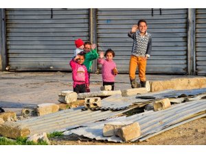 Barış Pınarı Harekat bölgesinde çocuklara oyuncak dağıtıldı