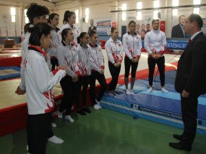 Şahin'den Cimnastikçilere ziyaret