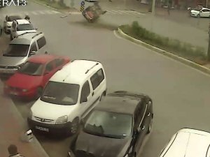 Takla atan araçtan burunları bile kanamadan çıktılar