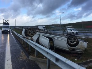 Lüks otomobil takla atıp ters döndü: 2 ağır yaralı