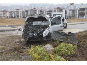 Elazığ’da midibüs ile ticari araç çarpıştı: 1 yaralı