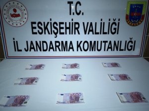 Piyasaya sahte döviz sürmeye çalışan bir şahıs yakalandı