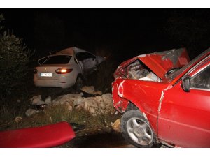 Kilis’te iki otomobil çarpıştı: 4 yaralı