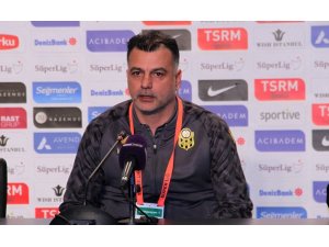 Murat Şahin: “2-1’lik mağlubiyetten maçı çevirip uzatmalarda gol yemek bizi üzdü”