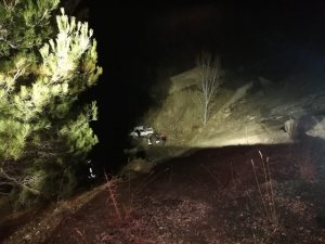 Kontrolden çıkan otomobil, uçurumdan aşağı yuvarlandı: 5 yaralı