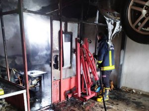 Van oto sanayi sitesinde işyeri yangını