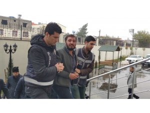 Araçta silahla oynayan iki amca oğlundan biri diğerini vurdu