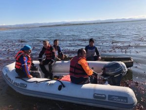 Balık tutmak için gittiler sandalları alabora oldu